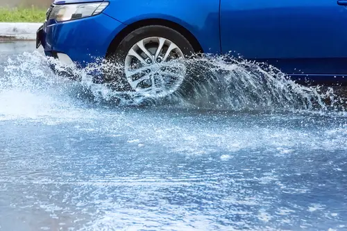 Dangerous roads Atlanta Metro, Dangerous roads in Atlanta Georgia, standing water on roadway creating hazardous conditions for car accidents.